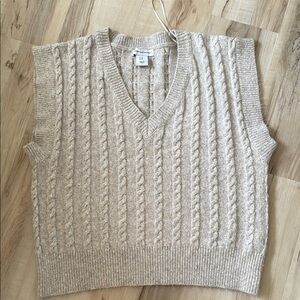 Cable Knit Sleeveless Sweater Vest